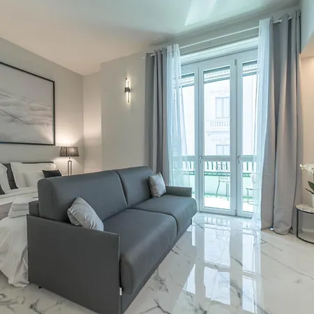 Apartment Moscova Luxury New Mailand